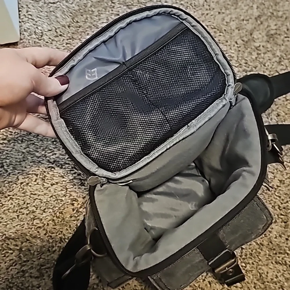 Evecase camera crossbody.